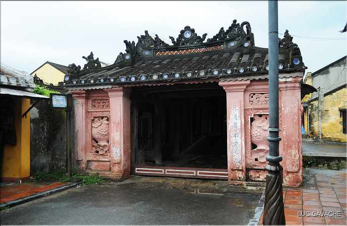 Le pont Japonais, construit  au XVI ème siècle, reliait le quartier chinois au quartier japonais. (1)