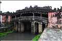 Le pont Japonais, construit  au XVI ème siècle, reliait le quartier chinois au quartier japonais. (9)