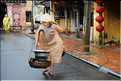 Scènes de vie dans les rues de Hoi An. (2)