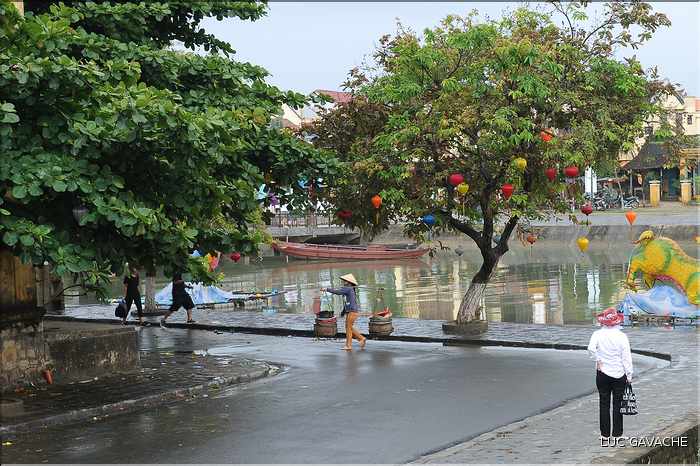 Scènes de vie dans les rues de Hoi An. (6)