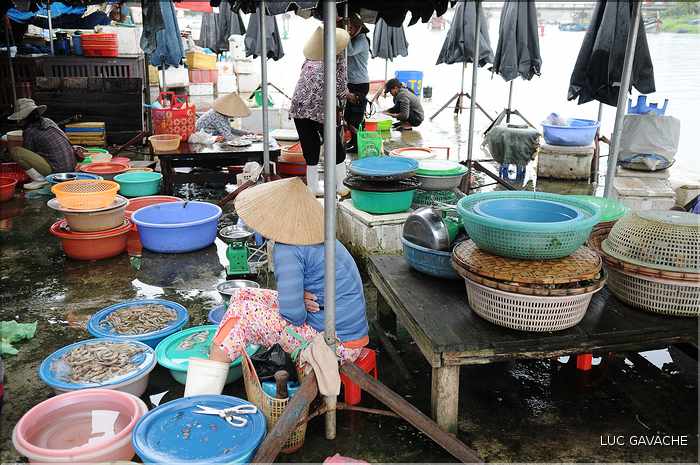 Le marché de Hoi An sous la pluie. (6)