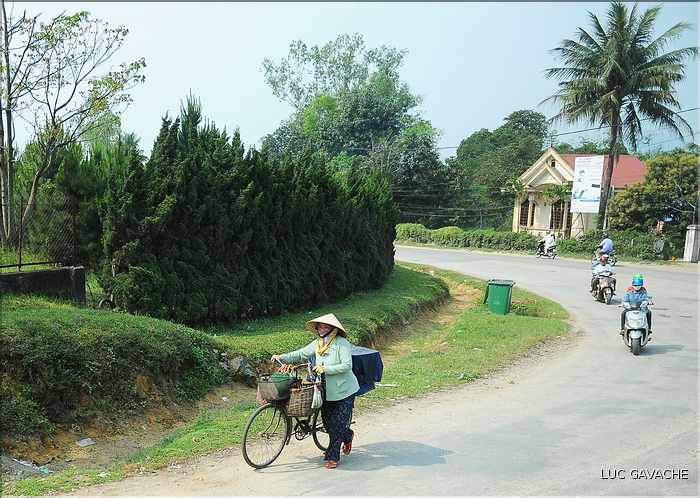 les habitants d'Hué. (14)