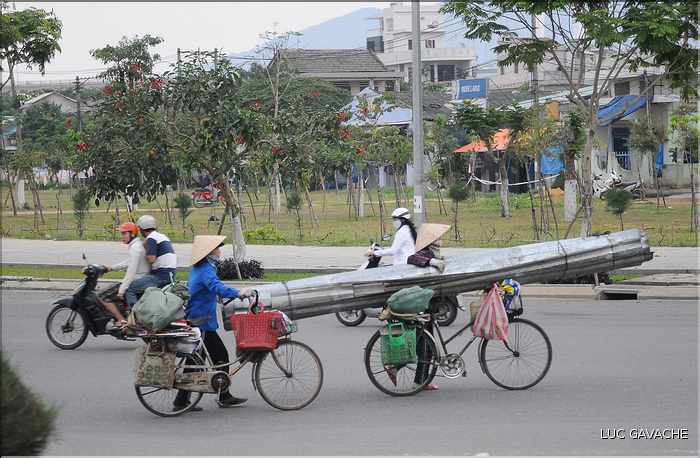Scène de vie sur la route Hué - Danang. (8)