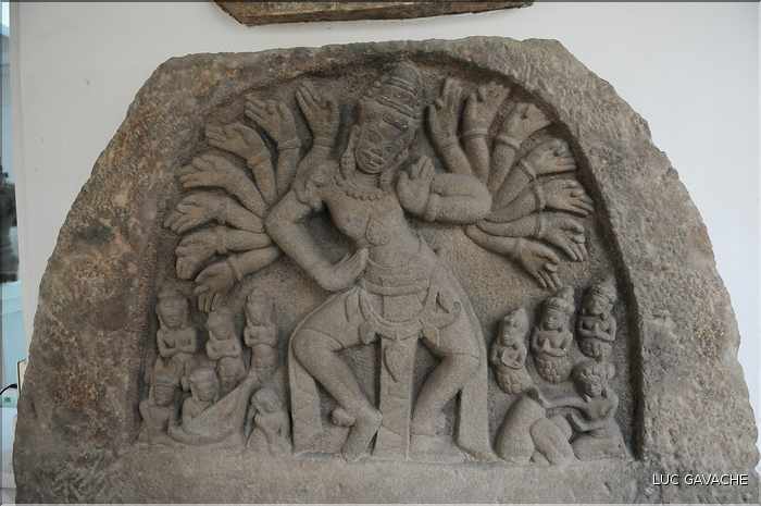 Venu d'Inde, le royaume du Champa qui s'installa au Viêtnam entre le II et le XVII ème, nous légua de magnifiques sculptures. (1)