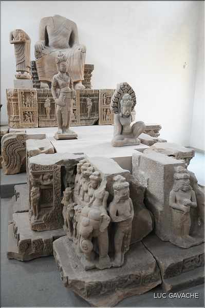 Venu d'Inde, le royaume du Champa qui s'installa au Viêtnam entre le II et le XVII ème, nous légua de magnifiques sculptures. (12)