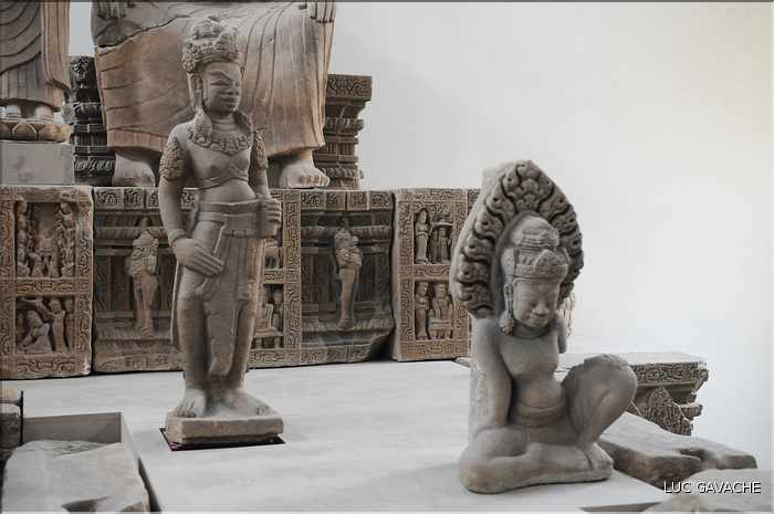 Venu d'Inde, le royaume du Champa qui s'installa au Viêtnam entre le II et le XVII ème, nous légua de magnifiques sculptures. (13)