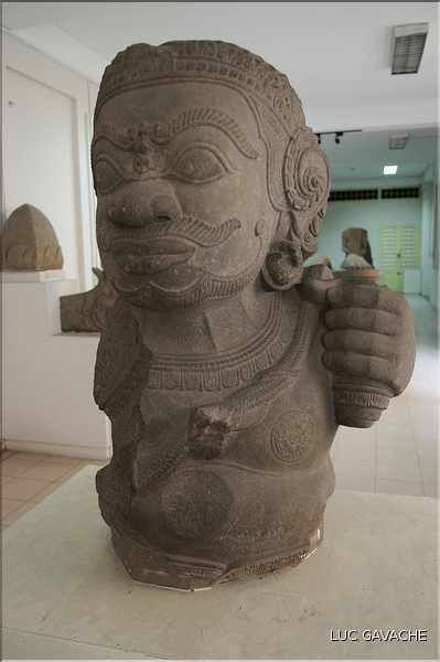 Venu d'Inde, le royaume du Champa qui s'installa au Viêtnam entre le II et le XVII ème, nous légua de magnifiques sculptures. (18)