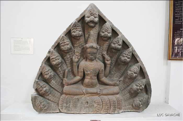 Venu d'Inde, le royaume du Champa qui s'installa au Viêtnam entre le II et le XVII ème, nous légua de magnifiques sculptures. (27)