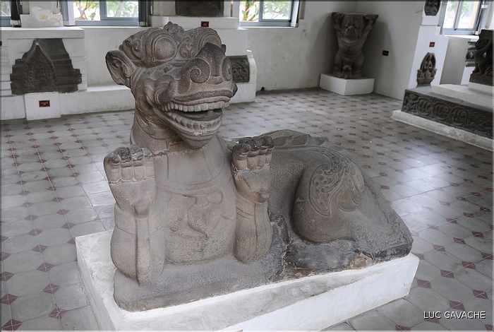 Venu d'Inde, le royaume du Champa qui s'installa au Viêtnam entre le II et le XVII ème, nous légua de magnifiques sculptures. (34)