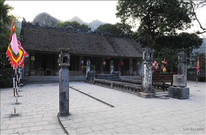 Temple des dynasties Dinh et Le, qui régnèrent sur le Viêtnam au 10 ème siècle. (1)