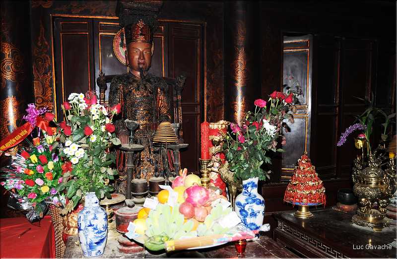 Temple des dynasties Dinh et Le, qui régnèrent sur le Viêtnam au 10 ème siècle. (2)