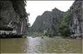 La baie d'Halong terrestre est parsemée de pitons calcaires, de grottes, de rizières, de scènes de vie, etc... (3)
