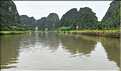 La baie d'Halong terrestre est parsemée de pitons calcaires, de grottes, de rizières, de scènes de vie, etc... (17)