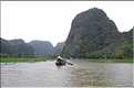 La baie d'Halong terrestre est parsemée de pitons calcaires, de grottes, de rizières, de scènes de vie, etc... (40)