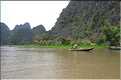 La baie d'Halong terrestre est parsemée de pitons calcaires, de grottes, de rizières, de scènes de vie, etc... (46)