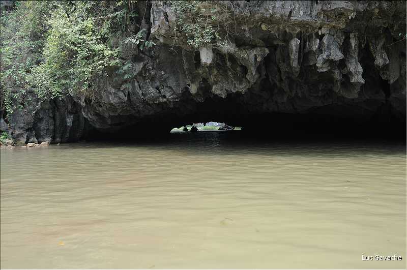 La baie d'Halong terrestre est parsemée de pitons calcaires, de grottes, de rizières, de scènes de vie, etc... (58)