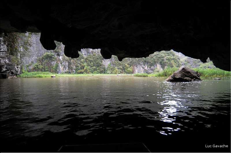 La baie d'Halong terrestre est parsemée de pitons calcaires, de grottes, de rizières, de scènes de vie, etc... (59)