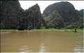 La baie d'Halong terrestre est parsemée de pitons calcaires, de grottes, de rizières, de scènes de vie, etc... (63)