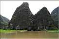 La baie d'Halong terrestre est parsemée de pitons calcaires, de grottes, de rizières, de scènes de vie, etc... (64)