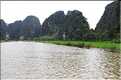 La baie d'Halong terrestre est parsemée de pitons calcaires, de grottes, de rizières, de scènes de vie, etc... (73)