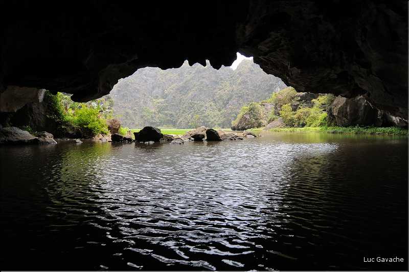 La baie d'Halong terrestre est parsemée de pitons calcaires, de grottes, de rizières, de scènes de vie, etc... (74)