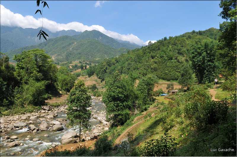 Après une zone escarpée de la vallée Muong Hoa ... (2)