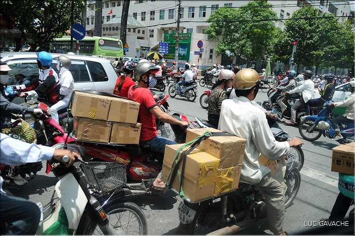 A Sagon (ou Hô Chi Minh ville), la circulation des deux roues est absolument impréssionnante. (1)