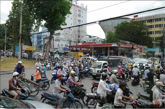 A Sagon (ou Hô Chi Minh ville), la circulation des deux roues est absolument impréssionnante. (4)