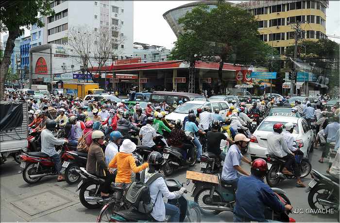 A Sagon (ou Hô Chi Minh ville), la circulation des deux roues est absolument impréssionnante. (6)