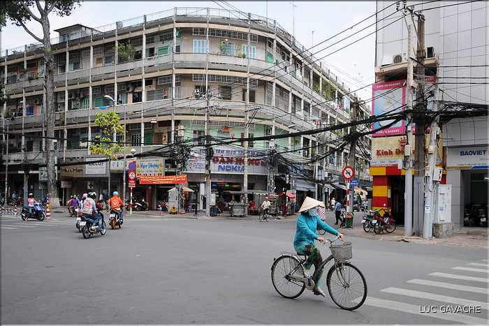 A Sagon (ou Hô Chi Minh ville), la circulation des deux roues est absolument impréssionnante. (9)