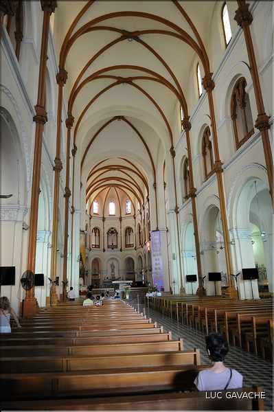 La cathédrale Notre-Dame a été contruite par les Français entre 1877 et 1883. (3)