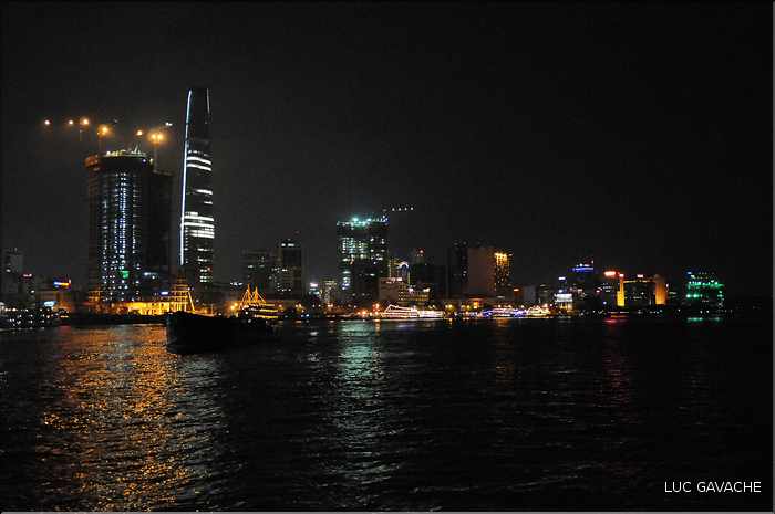 Hoi Chi Minh ville et la riviére Sagon en nocturne. (4)