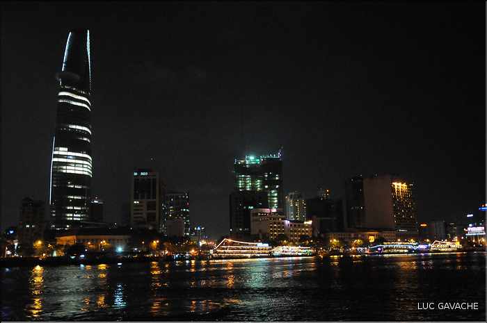 Hoi Chi Minh ville et la riviére Sagon en nocturne. (6)